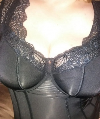 🌟 Живу в Москве и готова воплотить все твои сексуальные мечты. 💦 У меня есть множество услуг, которые могут удовлетворить даже самых взыскательных клиентов. 🌹 Я гарантирую полное удовлетворение и комфорт в нашей встрече. 🍾 Заходи на мою страничку, чтобы посмотреть мои фото и отзывы. 💋 Жду вас, чтобы сделать наше свидание незабываемым! 💕 6250, 41 год